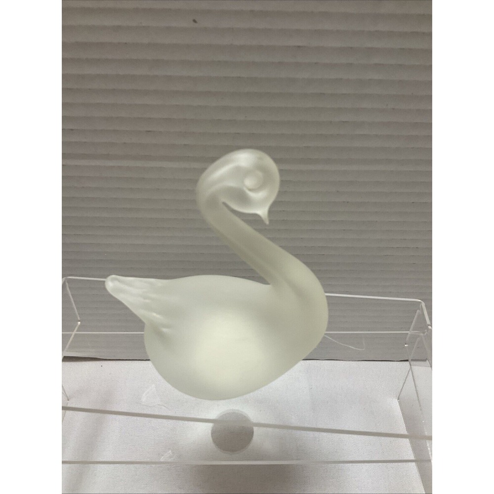 Vintage Titan Art Glass Frosted Swan Hand Blown Figurine Made‎ In USA